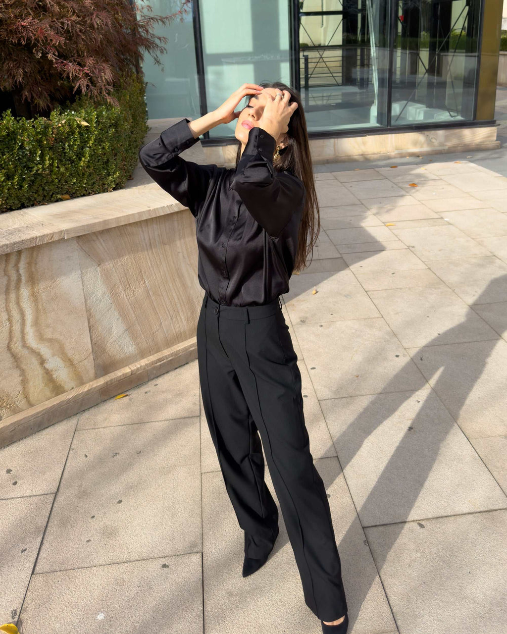 Bluza dama cu guler clasic din satin, maneci lungi, stil cambrat.