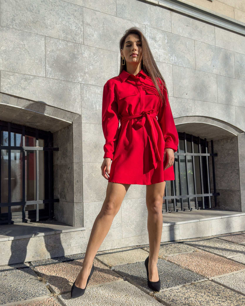 Bluza dama rosie lunga cu centura, maneci lungi si guler clasic, din stofa elastica.