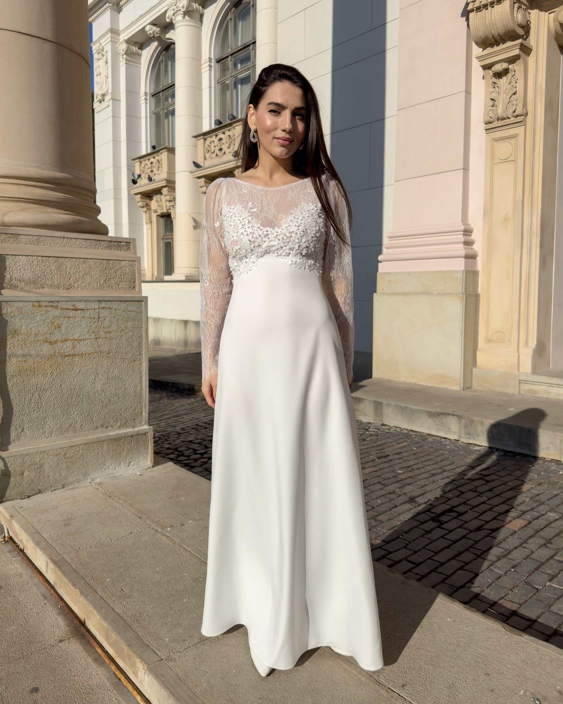Rochie de mireasa  eleganta cu maneci din dantela