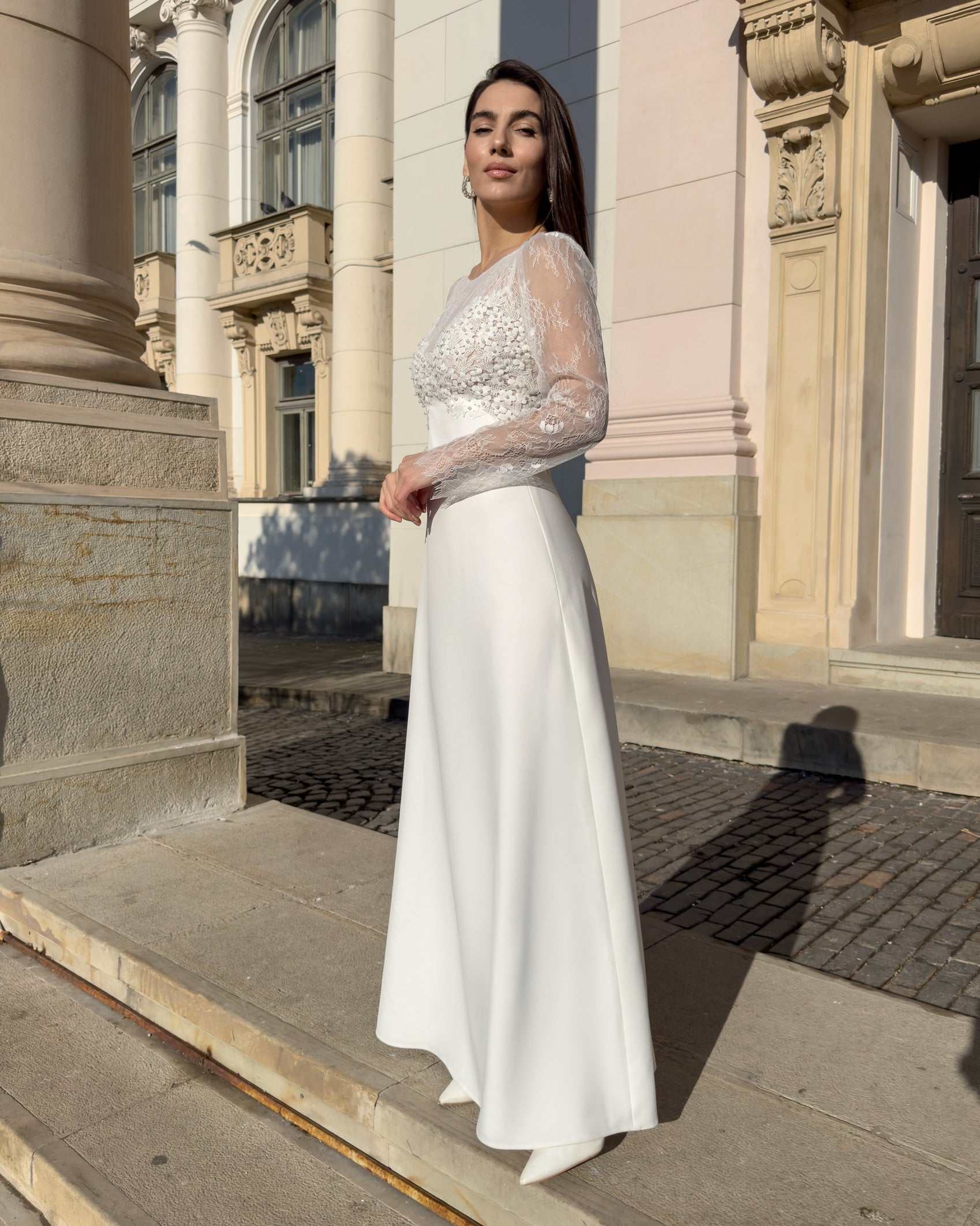 Rochie de mireasa  eleganta cu maneci din dantela