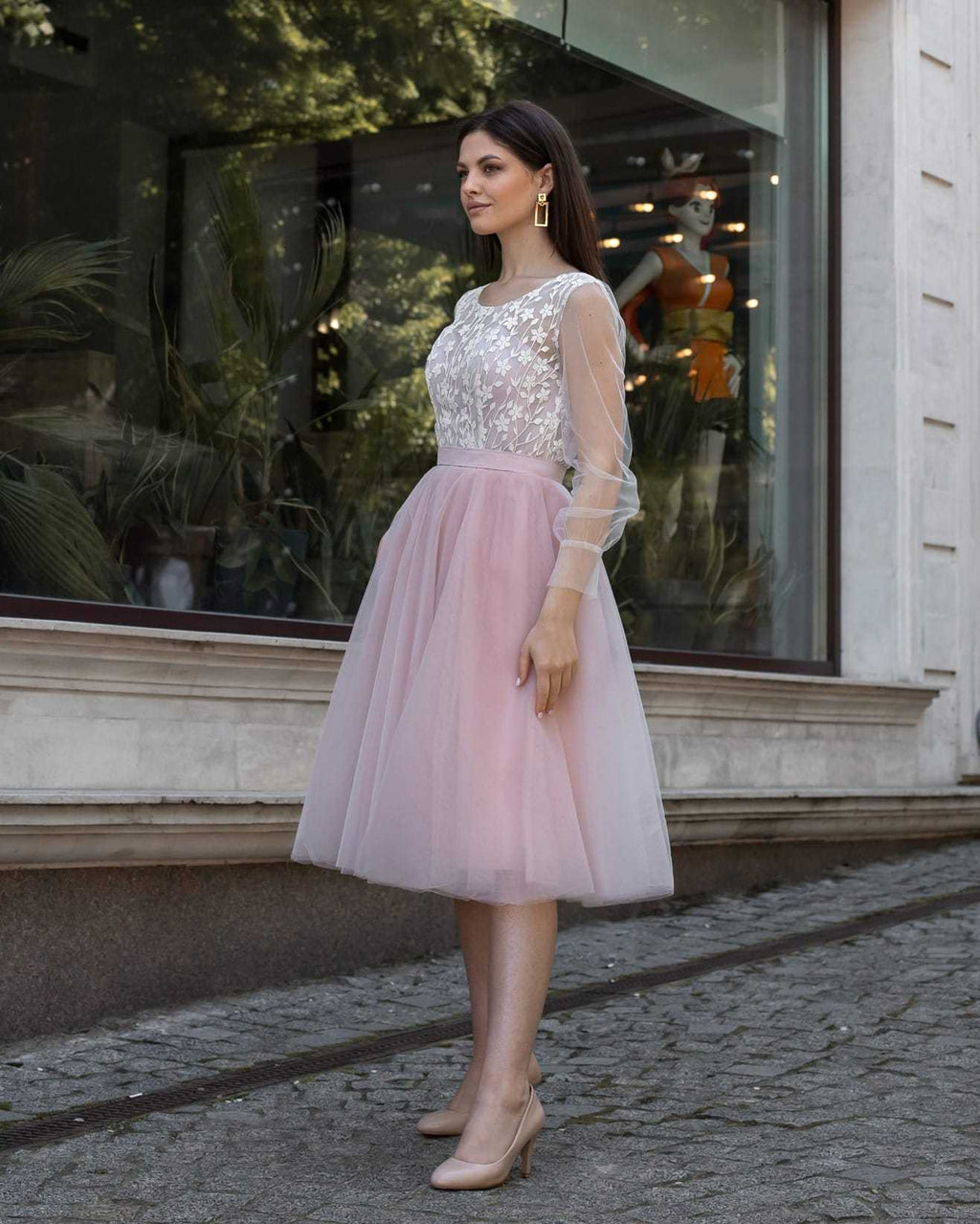 Rochie eleganta cununie civilă midi cu corset din satin și dantelă, fustă din tull, culoare roz, model sofisticat.