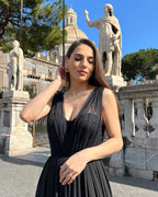 Rochie nunta eleganta neagră de ocazie cu corset din dantelă și slit senzual.